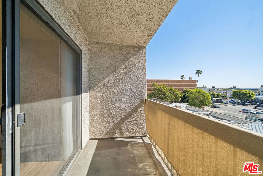 1519 N Martel Avenue - Photo 7