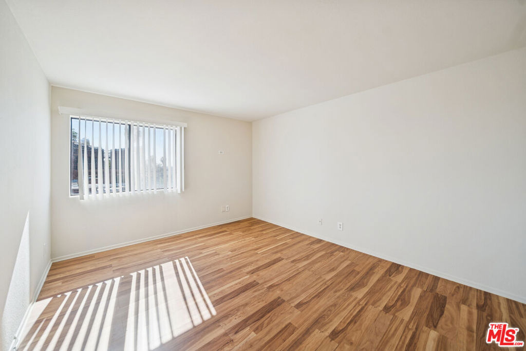 1519 N Martel Avenue - Photo 11