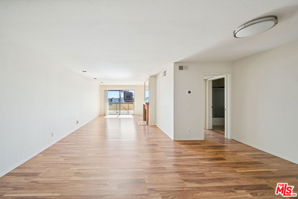 1519 N Martel Avenue - Photo 3