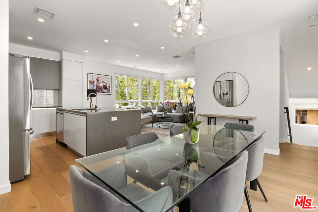 1228 N Sycamore Avenue - Photo 1