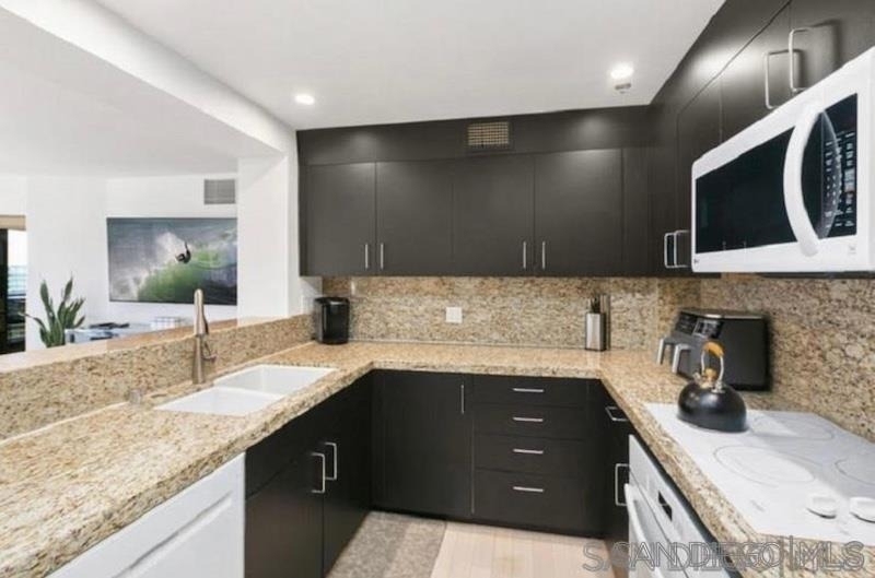 200 Harbor Dr. - Photo 4