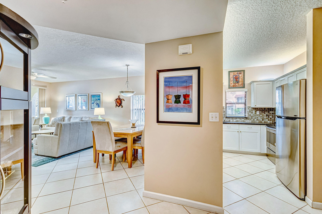 200 Uno Lago Drive - Photo 4