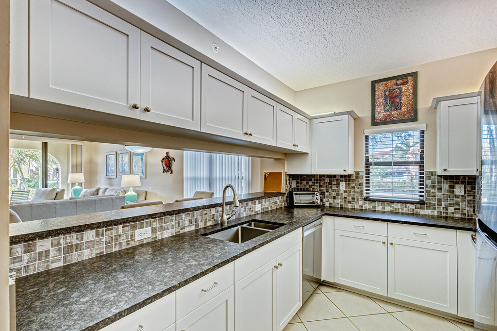 200 Uno Lago Drive - Photo 5