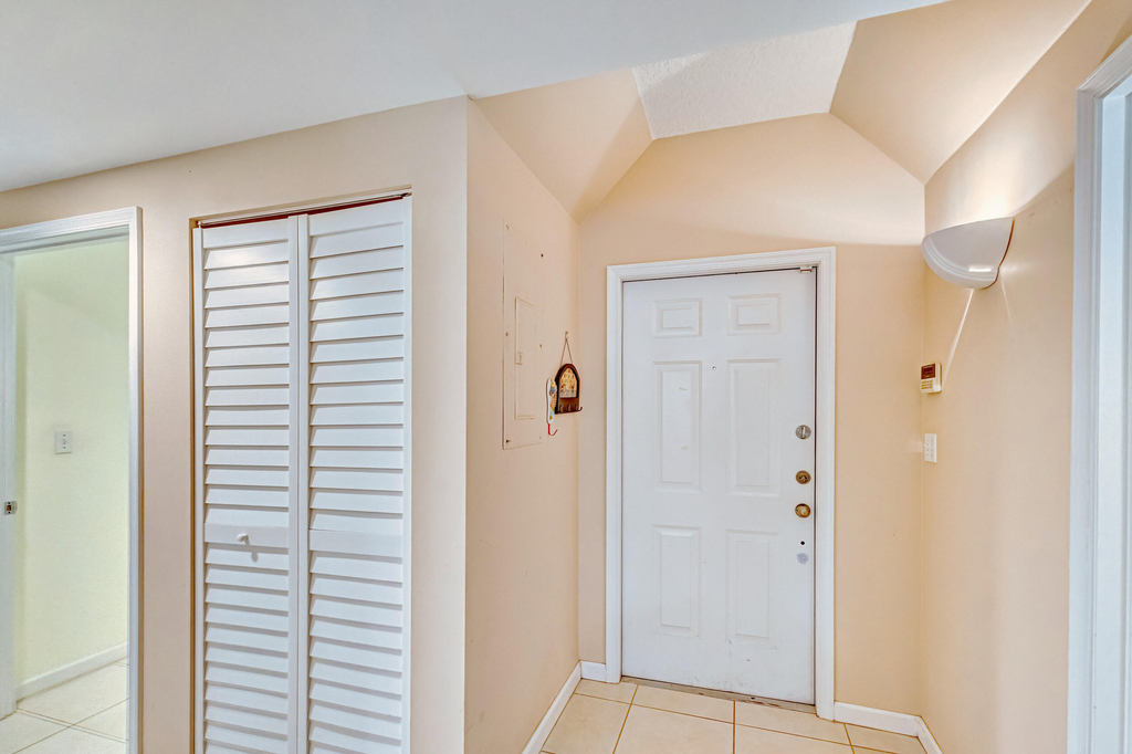 200 Uno Lago Drive - Photo 3