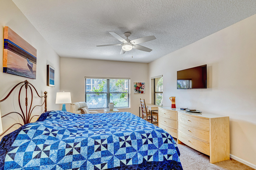 200 Uno Lago Drive - Photo 18