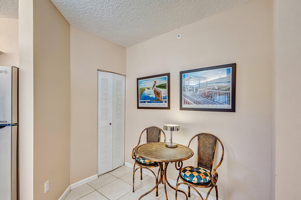 200 Uno Lago Drive - Photo 9