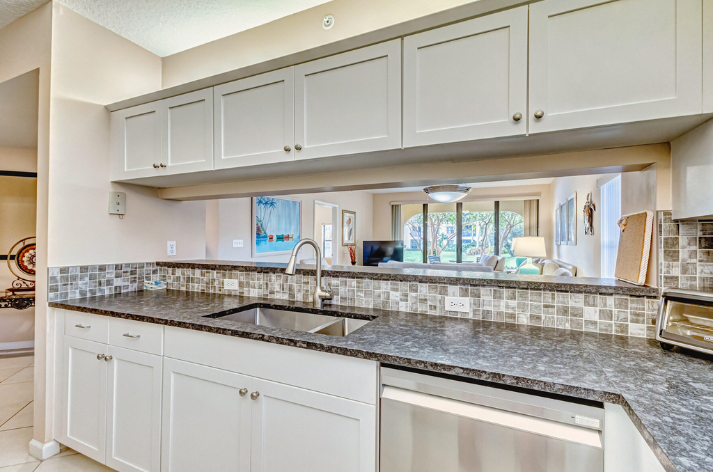 200 Uno Lago Drive - Photo 6