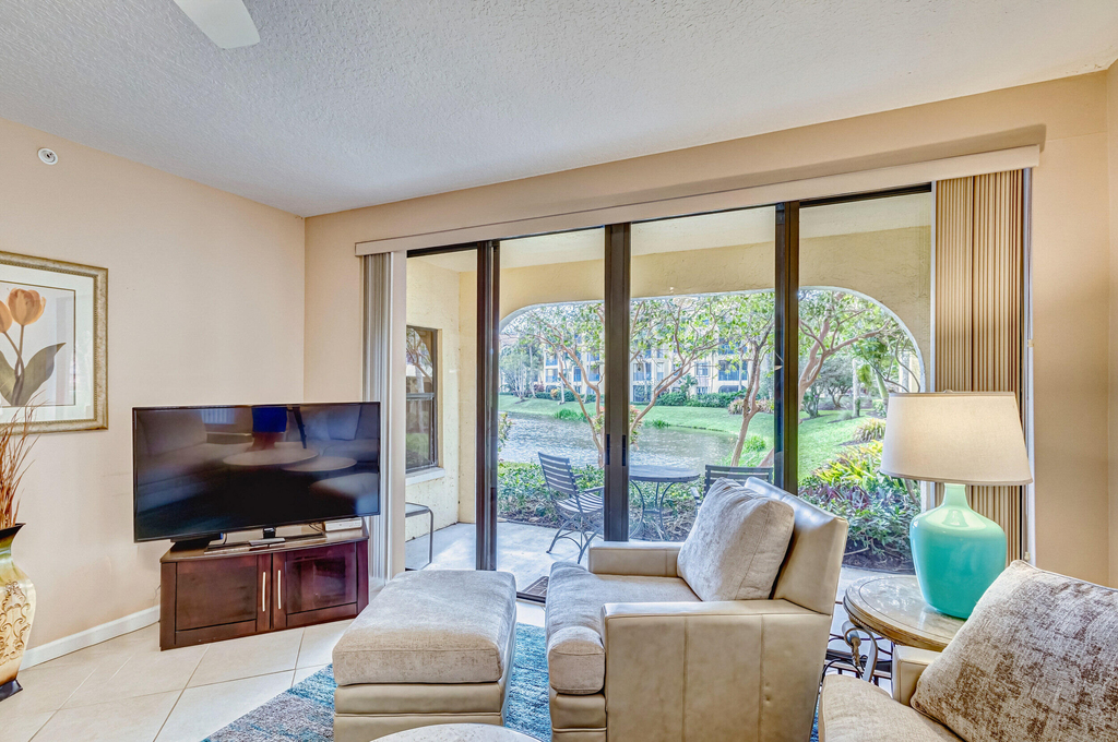 200 Uno Lago Drive - Photo 16