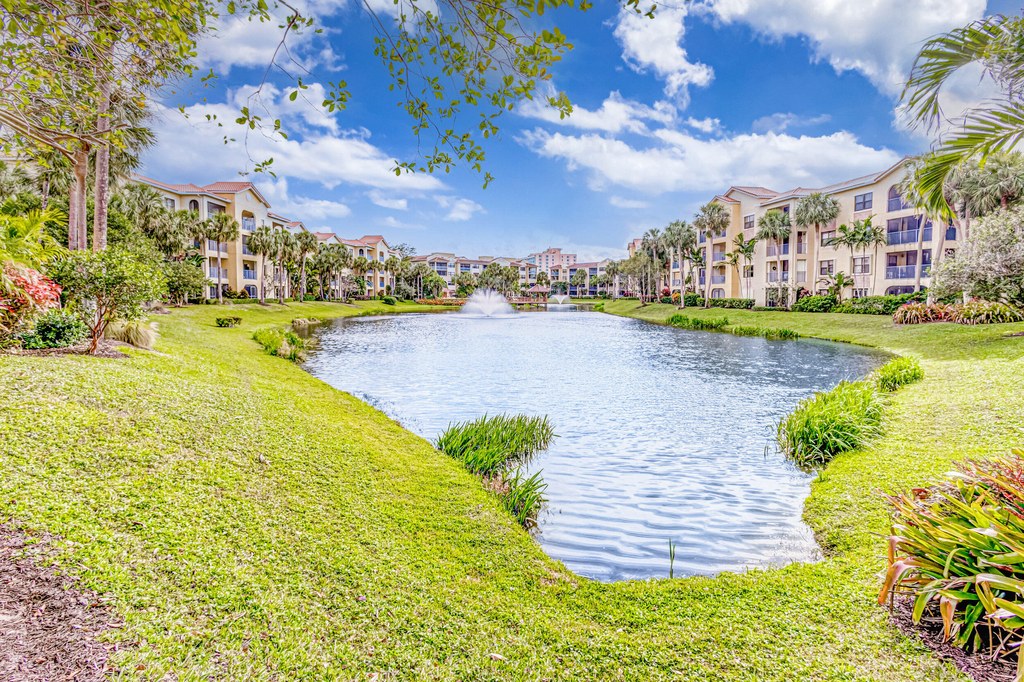 200 Uno Lago Drive - Photo 0