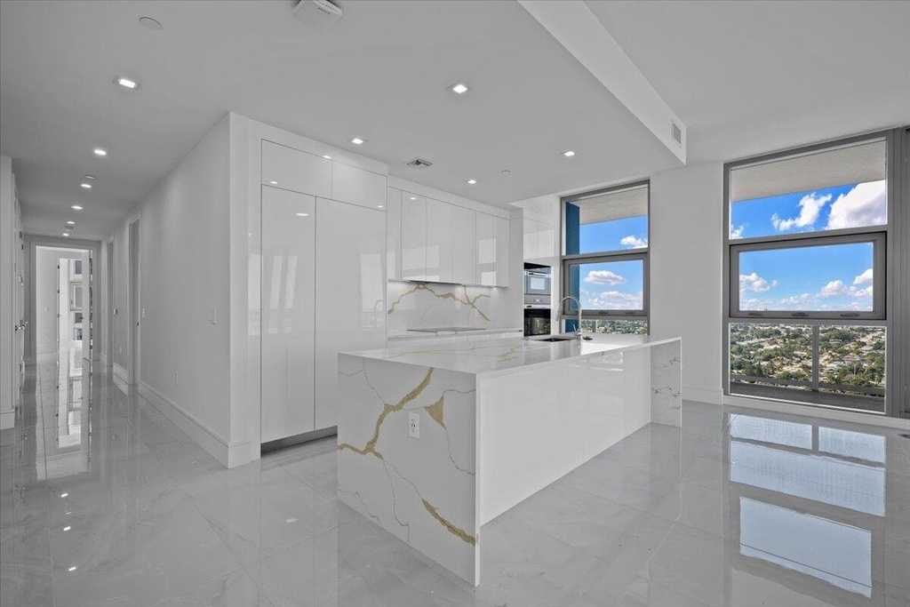 220 Lake Shore Drive - Photo 3