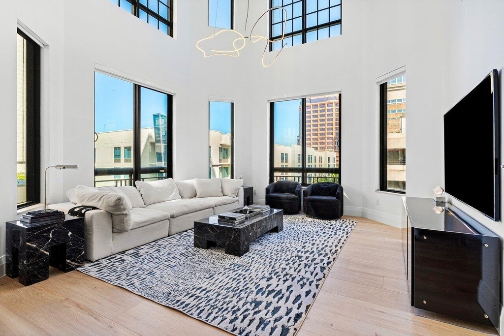 801 S Olive Avenue - Photo 0