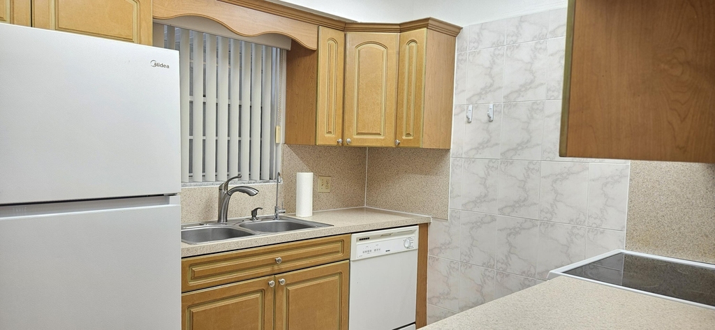 12003 Poinciana Boulevard - Photo 10