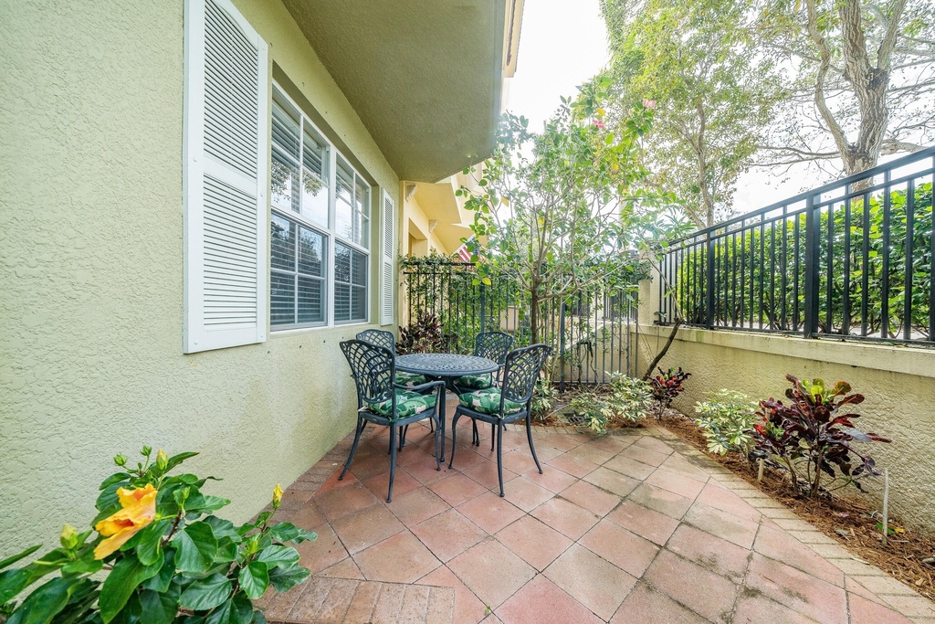 11860 Valencia Gardens Avenue - Photo 27