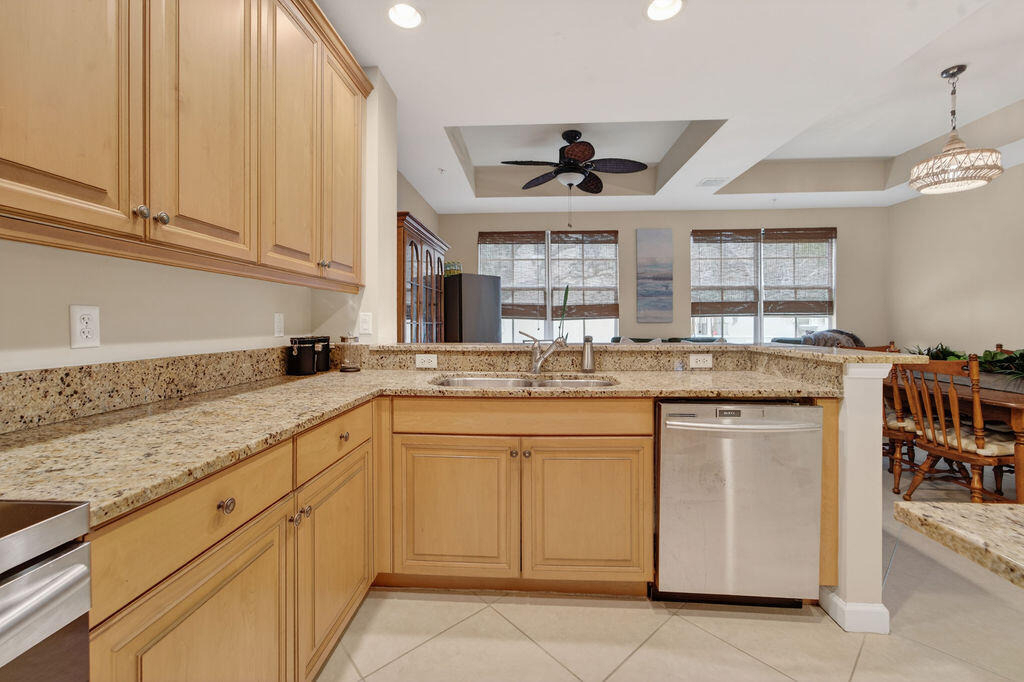 11860 Valencia Gardens Avenue - Photo 9