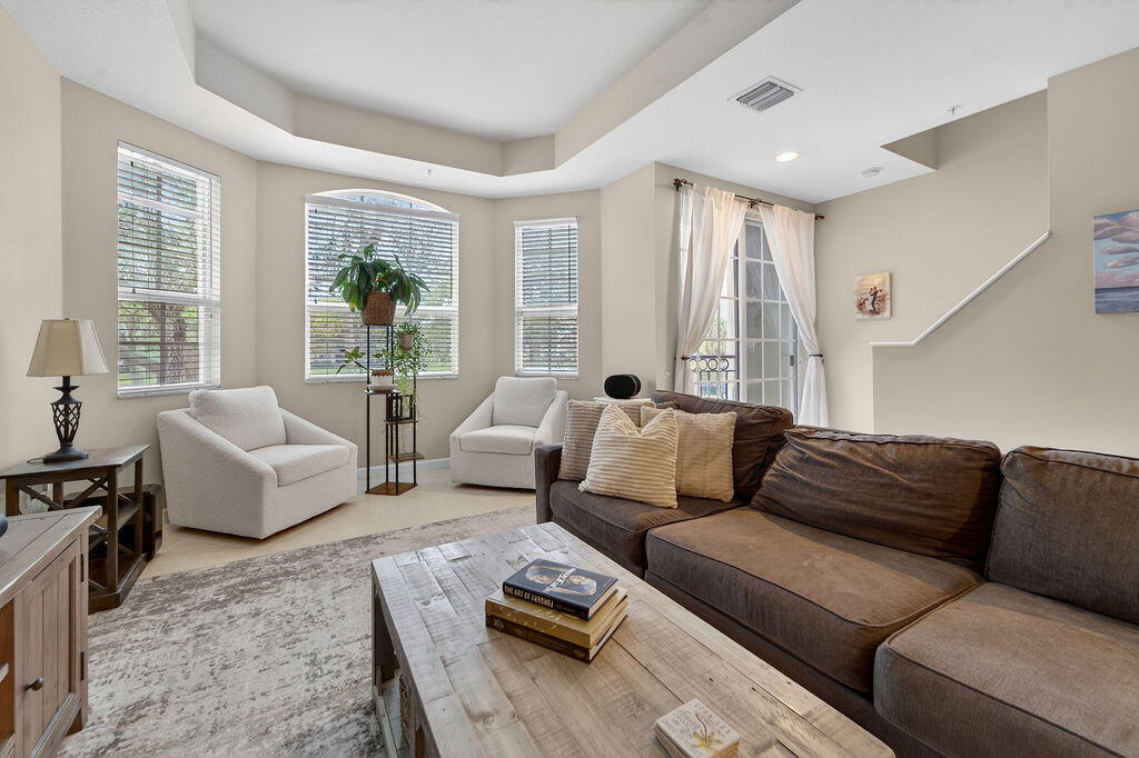 11860 Valencia Gardens Avenue - Photo 4