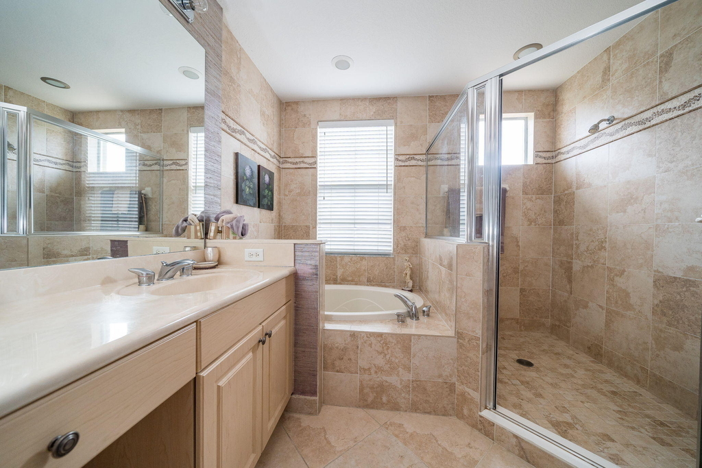 11860 Valencia Gardens Avenue - Photo 18