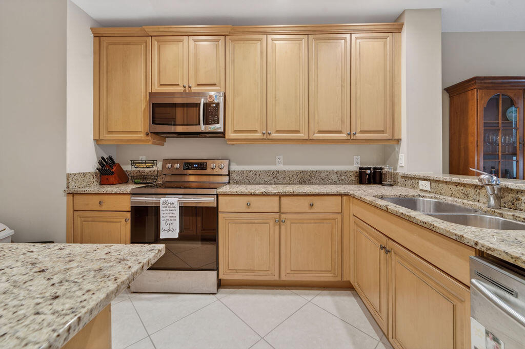 11860 Valencia Gardens Avenue - Photo 7