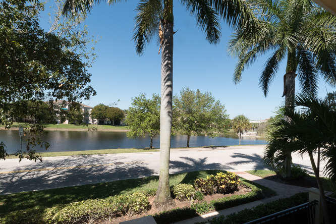 11860 Valencia Gardens Avenue - Photo 28
