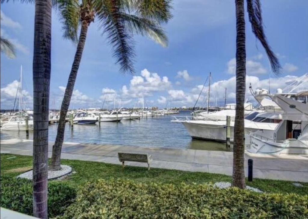 804 E Windward Way - Photo 4