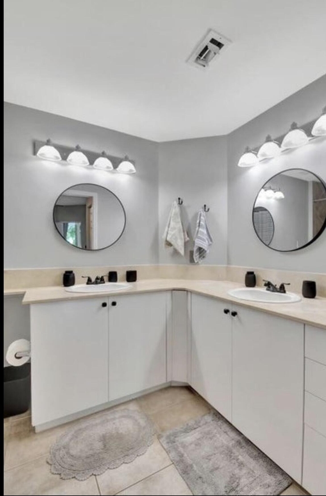 804 E Windward Way - Photo 1