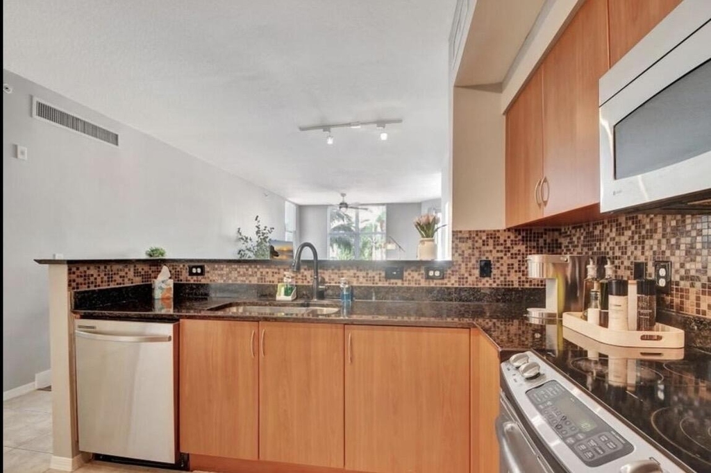 804 E Windward Way - Photo 45