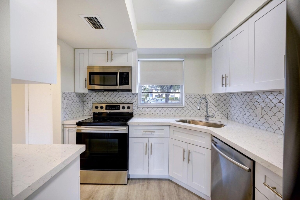 18081 Se Country Club Drive - Photo 1