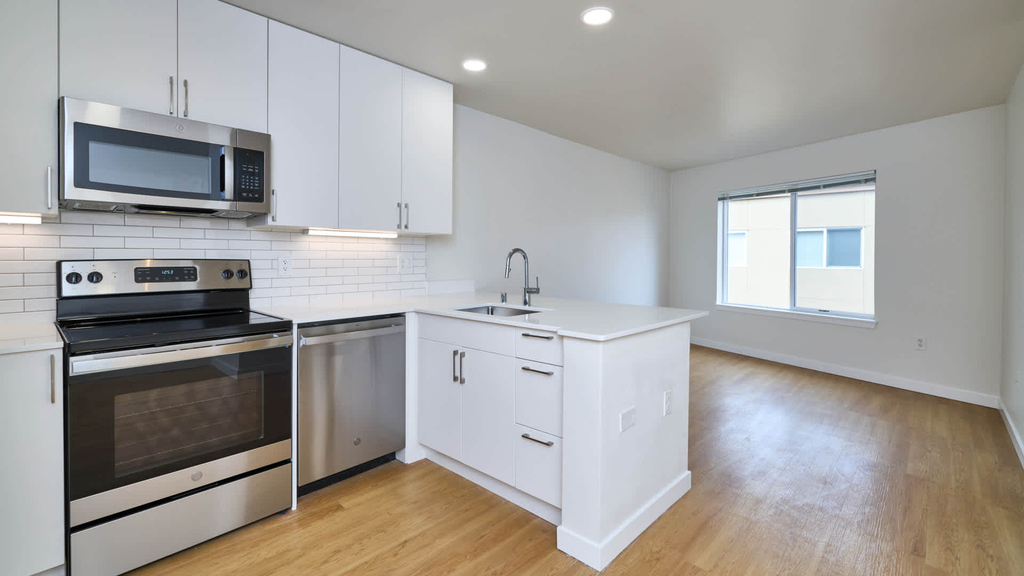 938 110th Ave Ne - Photo 48