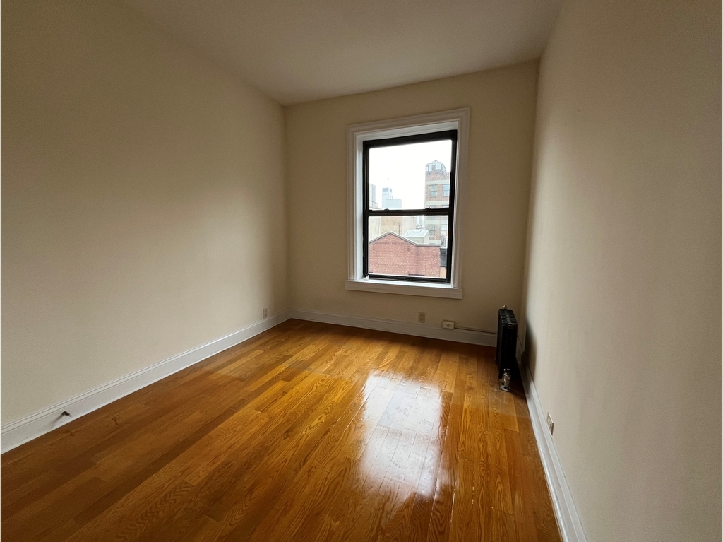 414 W 44th St - Photo 1