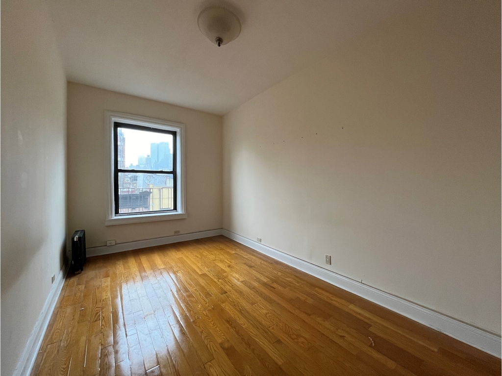414 W 44th St - Photo 2