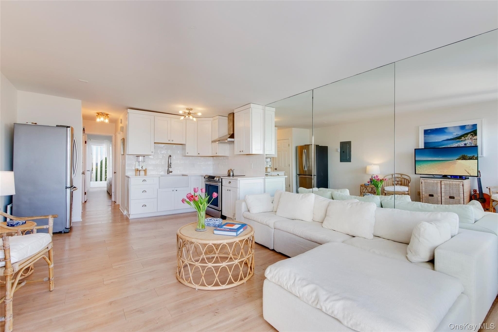 274 Dune Road - Photo 2