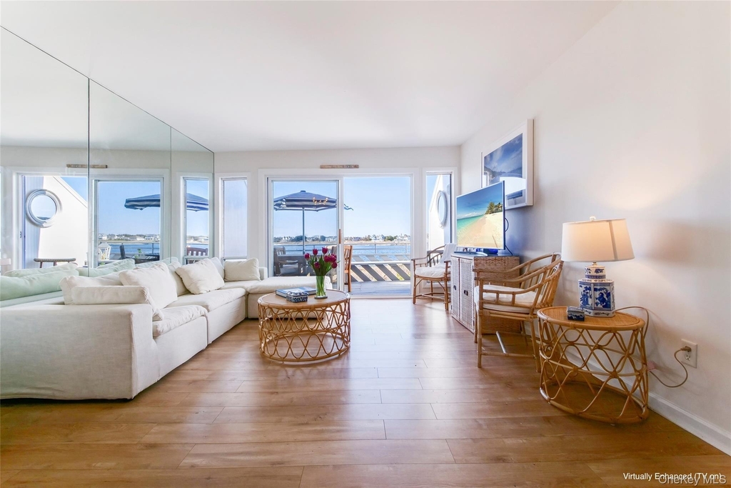 274 Dune Road - Photo 3