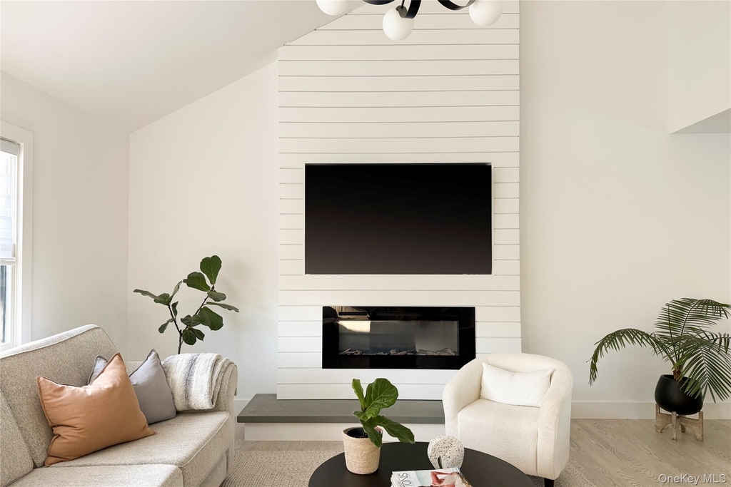 121 Ponquogue Avenue - Photo 2