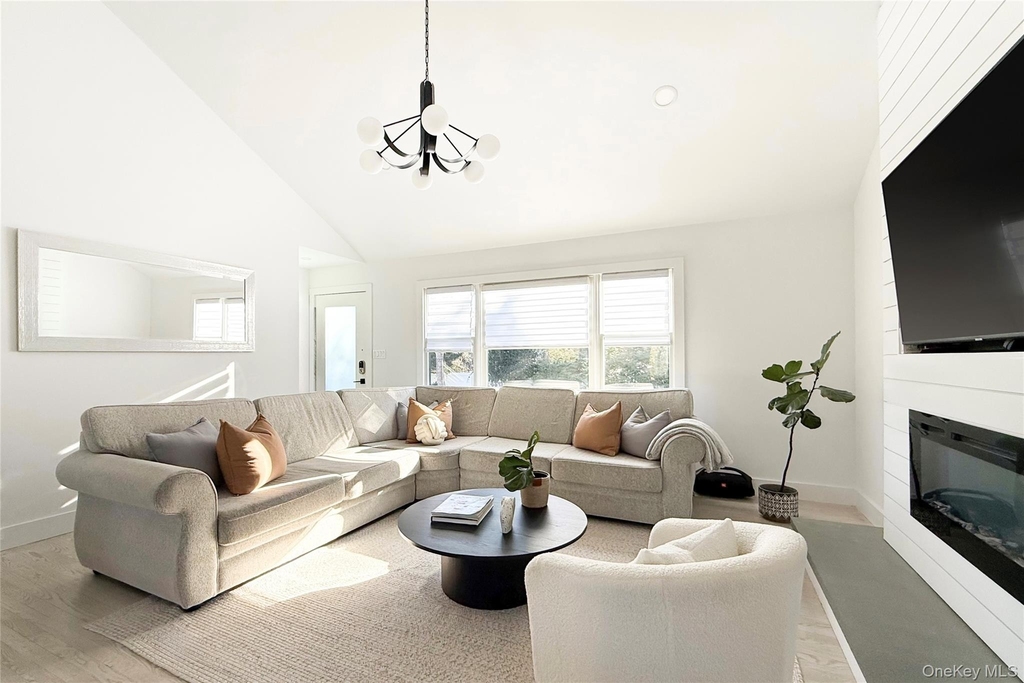 121 Ponquogue Avenue - Photo 3
