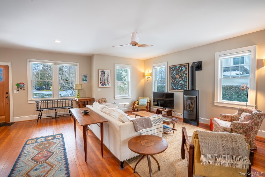 460 Bay Avenue - Photo 2