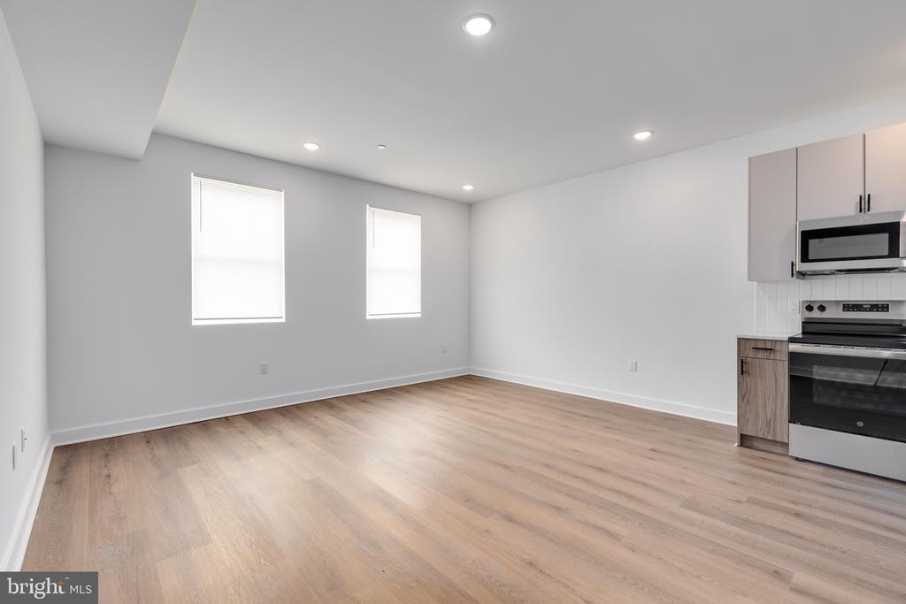 1917 W Susquehanna Avenue - Photo 1