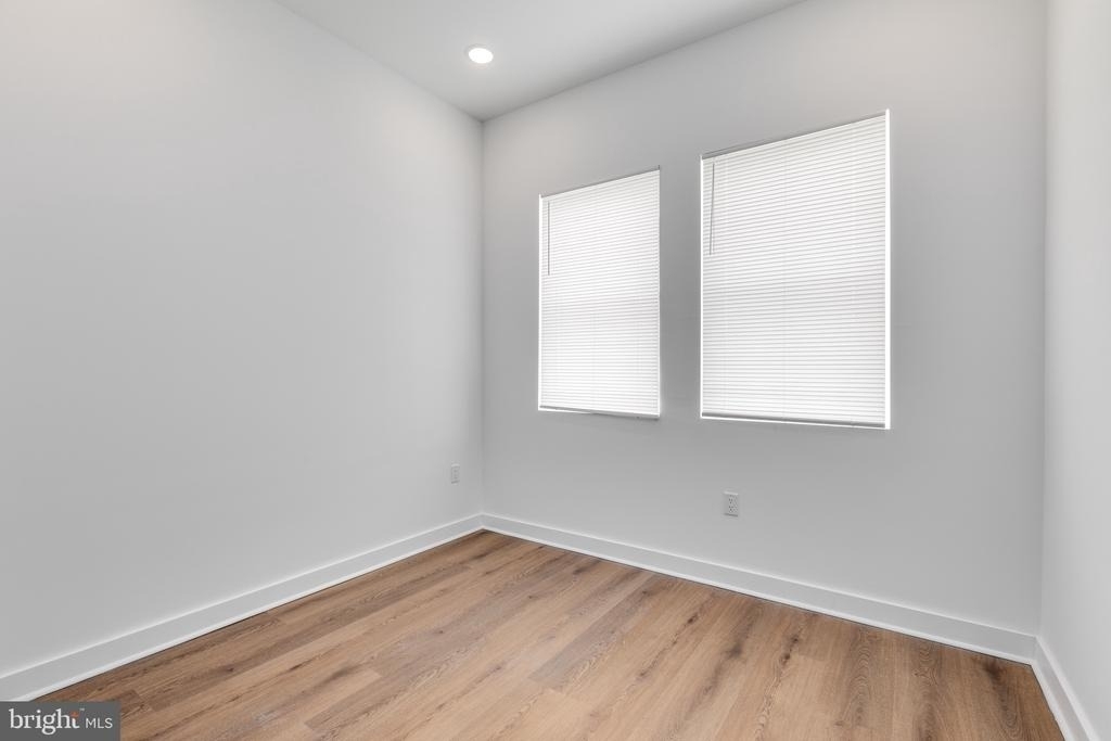 1917 W Susquehanna Avenue - Photo 4