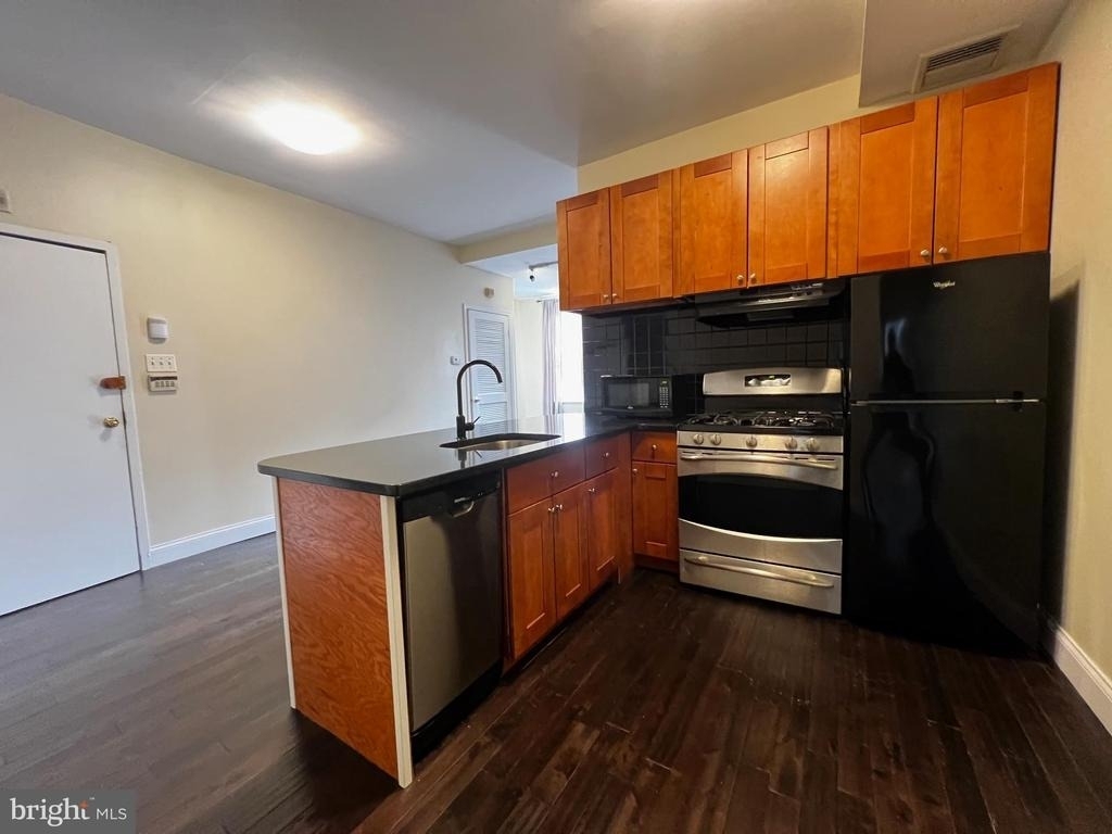 443 Fairmount Avenue - Photo 3
