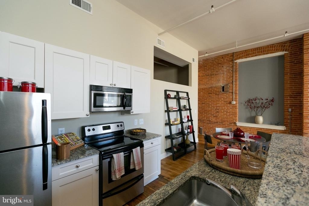 519 W Pratt Street - Photo 36