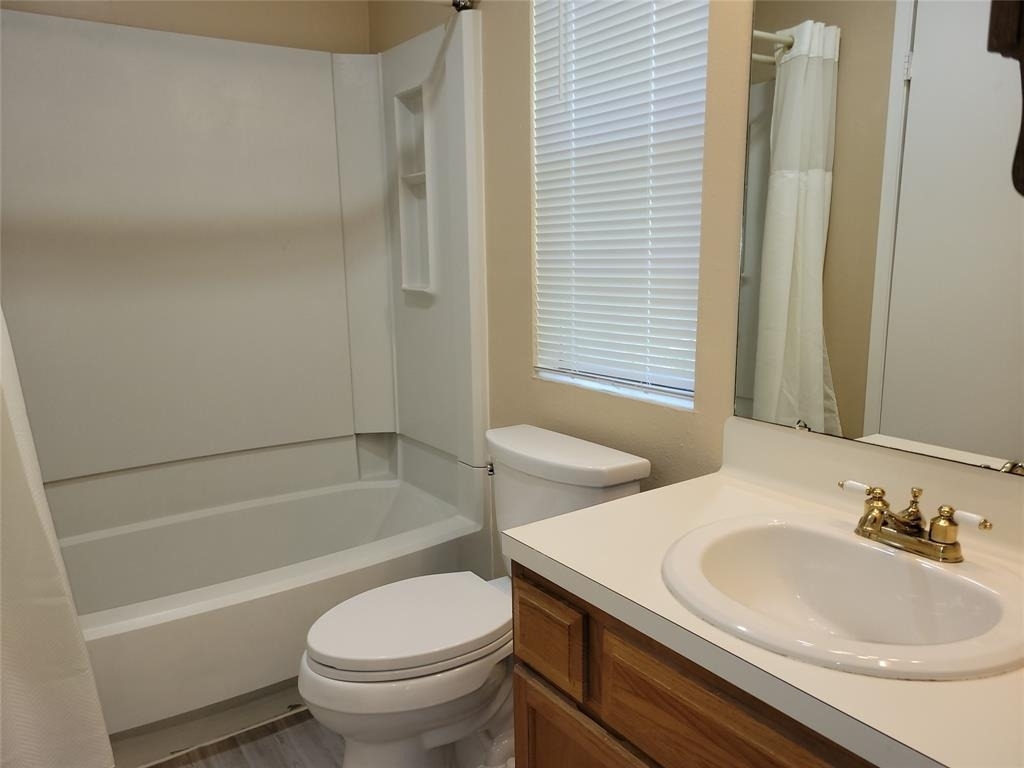 8802 Piney Point Dr - Photo 10