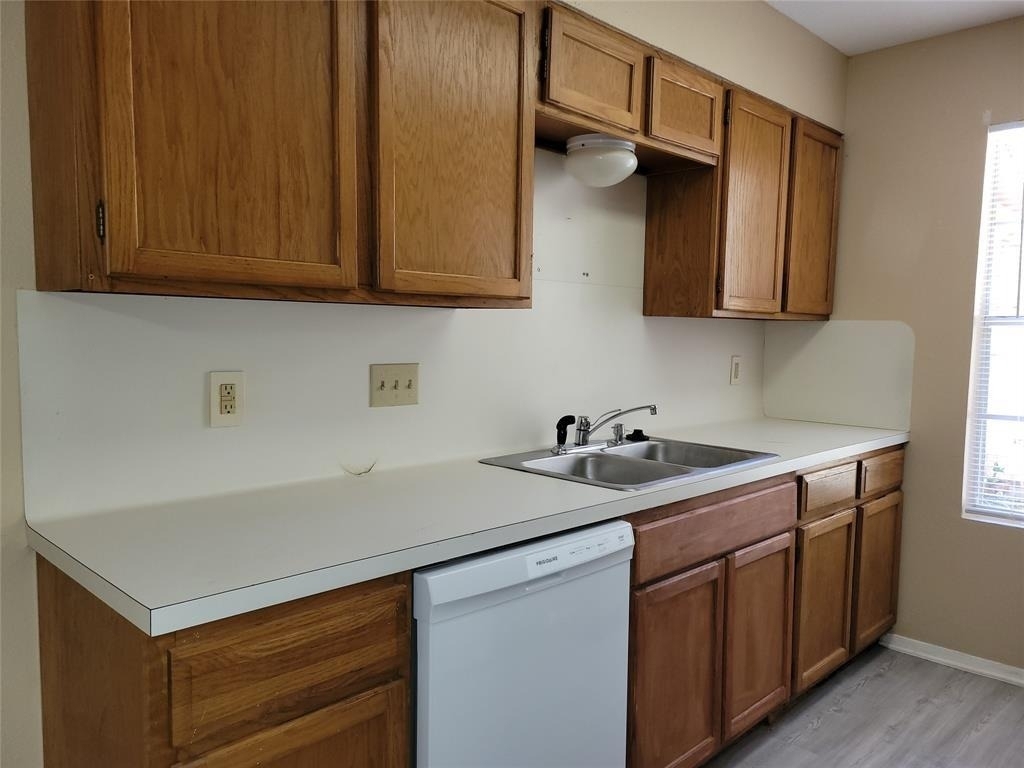8802 Piney Point Dr - Photo 6