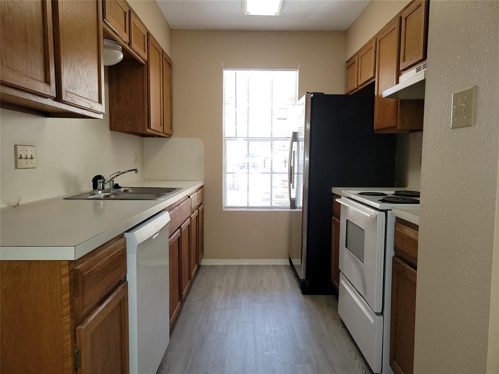 8802 Piney Point Dr - Photo 5