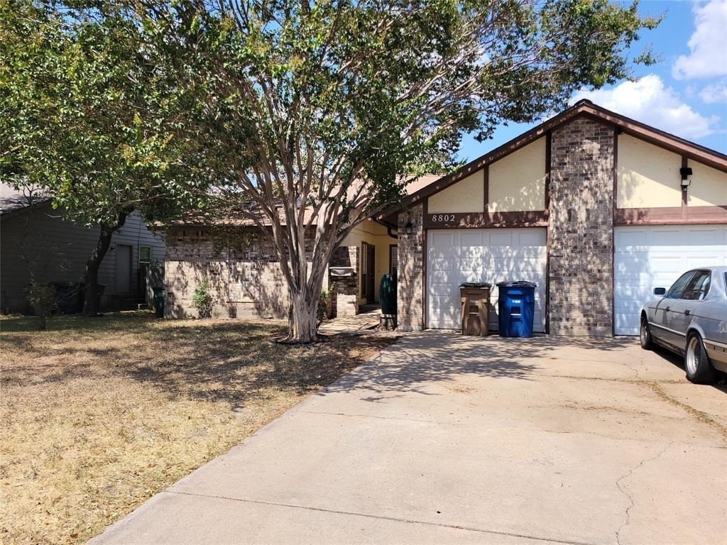 8802 Piney Point Dr - Photo 0