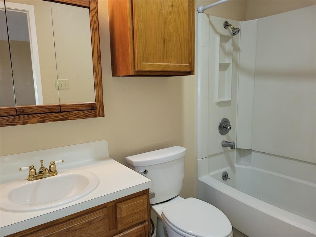 8802 Piney Point Dr - Photo 2