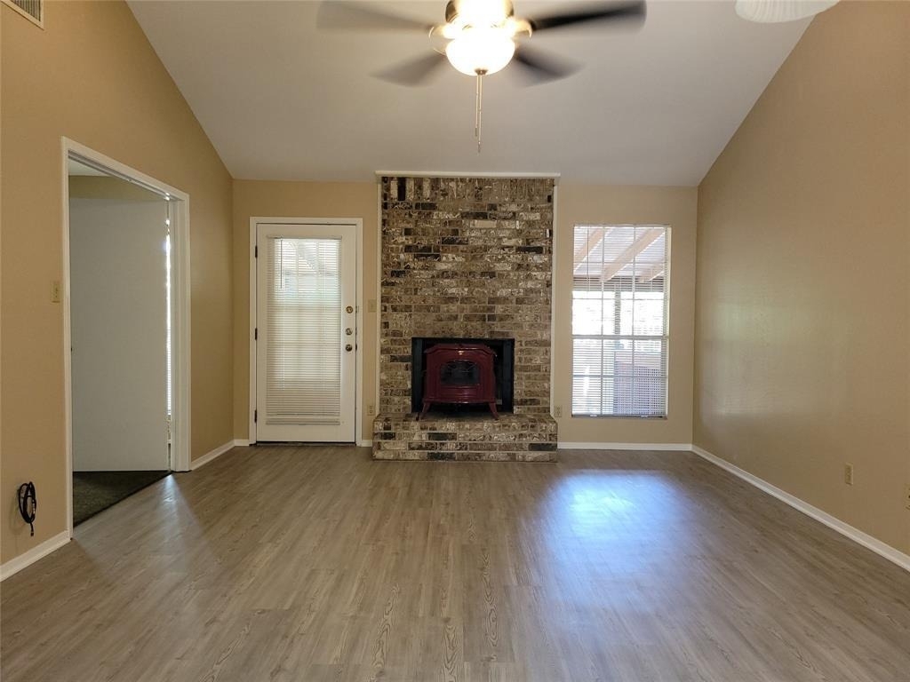 8802 Piney Point Dr - Photo 4