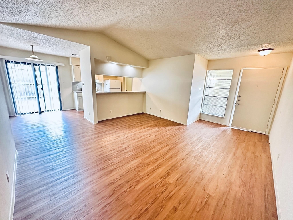 12504 Tree Line Dr - Photo 3
