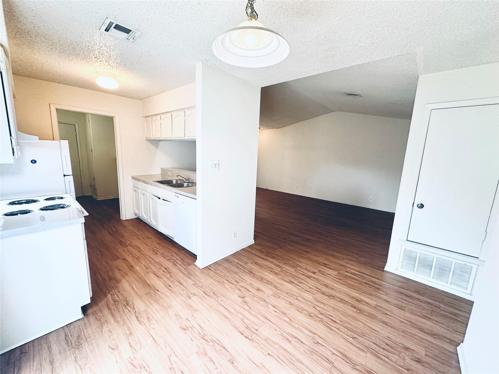 12504 Tree Line Dr - Photo 7