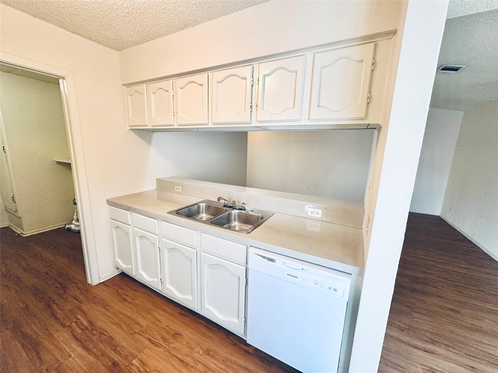 12504 Tree Line Dr - Photo 8