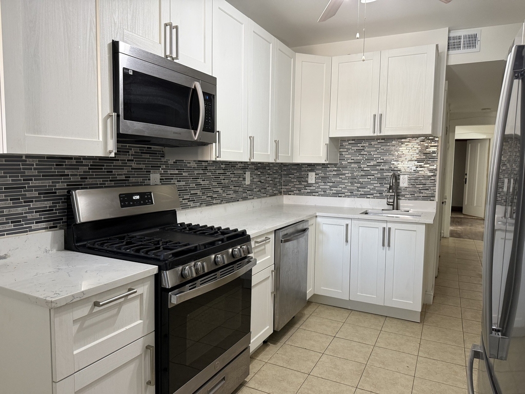 2602 W 47th Street - Photo 3
