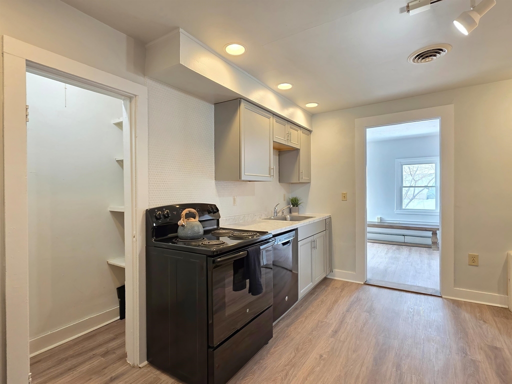 486 Main - Photo 6