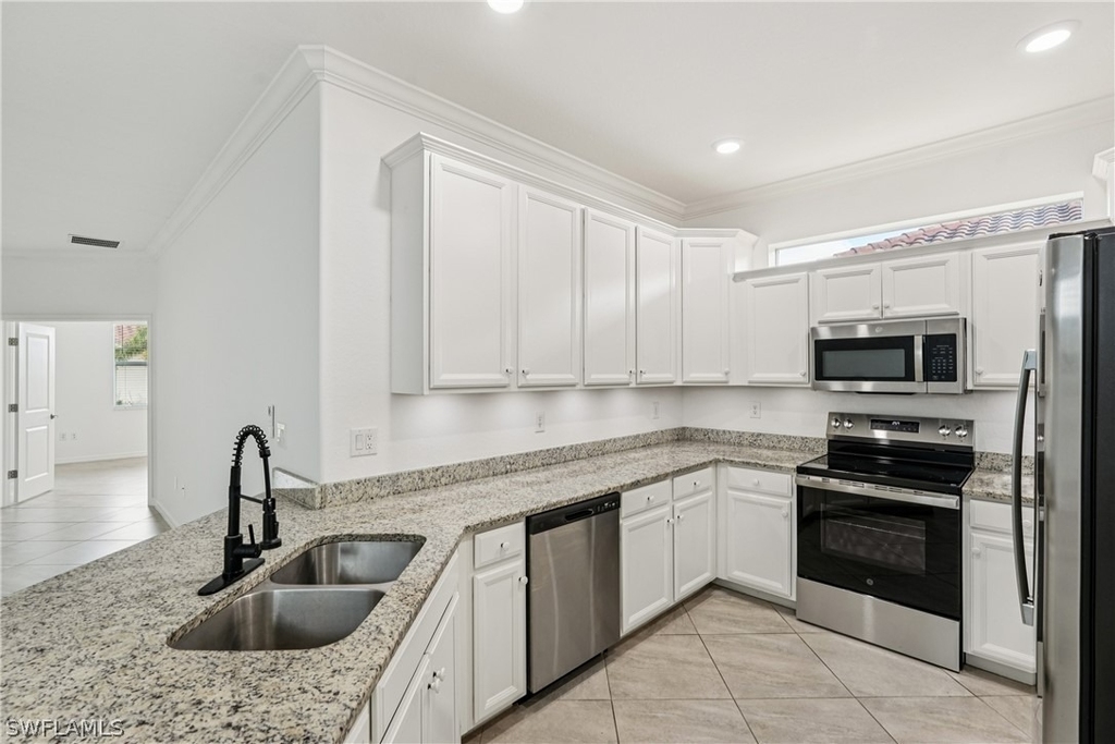 1751 Alameda Drive - Photo 3